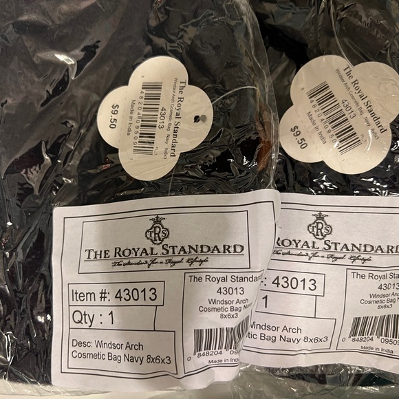 Lot of NWT Cosmetic Bags - Picture 4 of 5